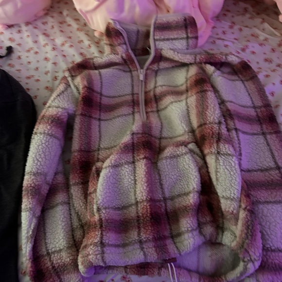 clothes - Picture 2 of 7